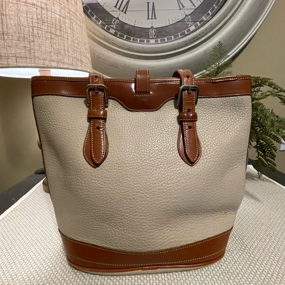 Vintage Dooney and Bourke Purse. Cream Color with Brown Trim. - Picture 13 of 13